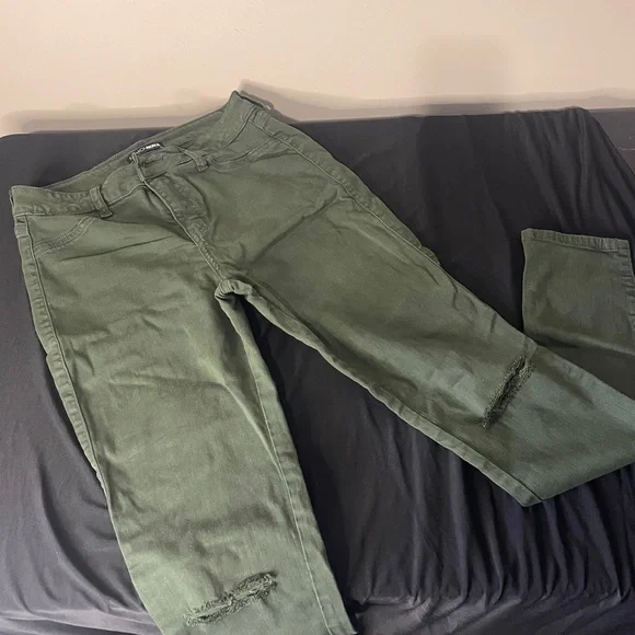 Fashion Nova Olive Chinos for Men - Picture 2 of 2